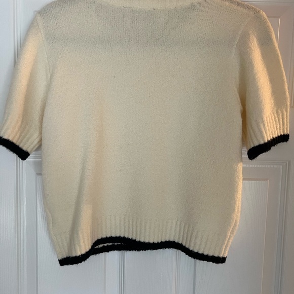 VICI Cream and Black Contrast Short Sleeve Sweater Small NEW - Picture 3 of 3